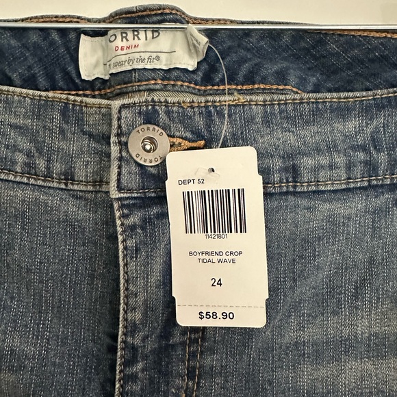 NWT TORRID cropped boyfriend jeans - Picture 2 of 2